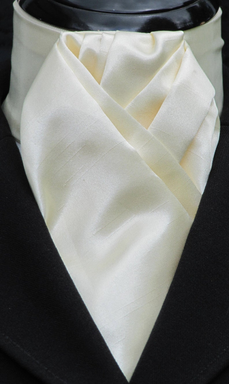 Ready Tied White or Cream Faux Silk RidingHuntingDressage Stock Tie /& Diamante Stock Pin