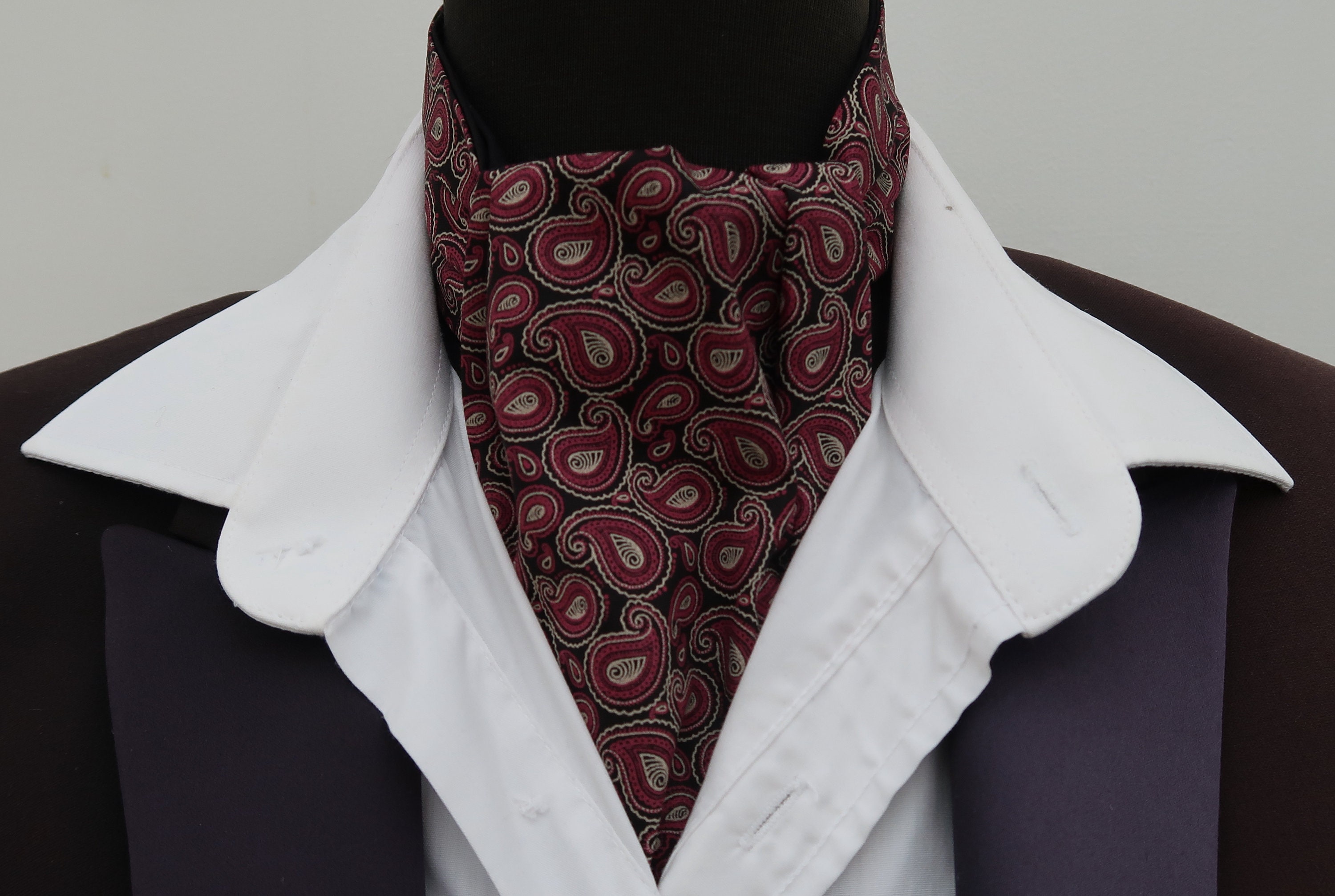 DiBanGu White Ascot Ties for Men Paisley Cravat for Men 100% Silk