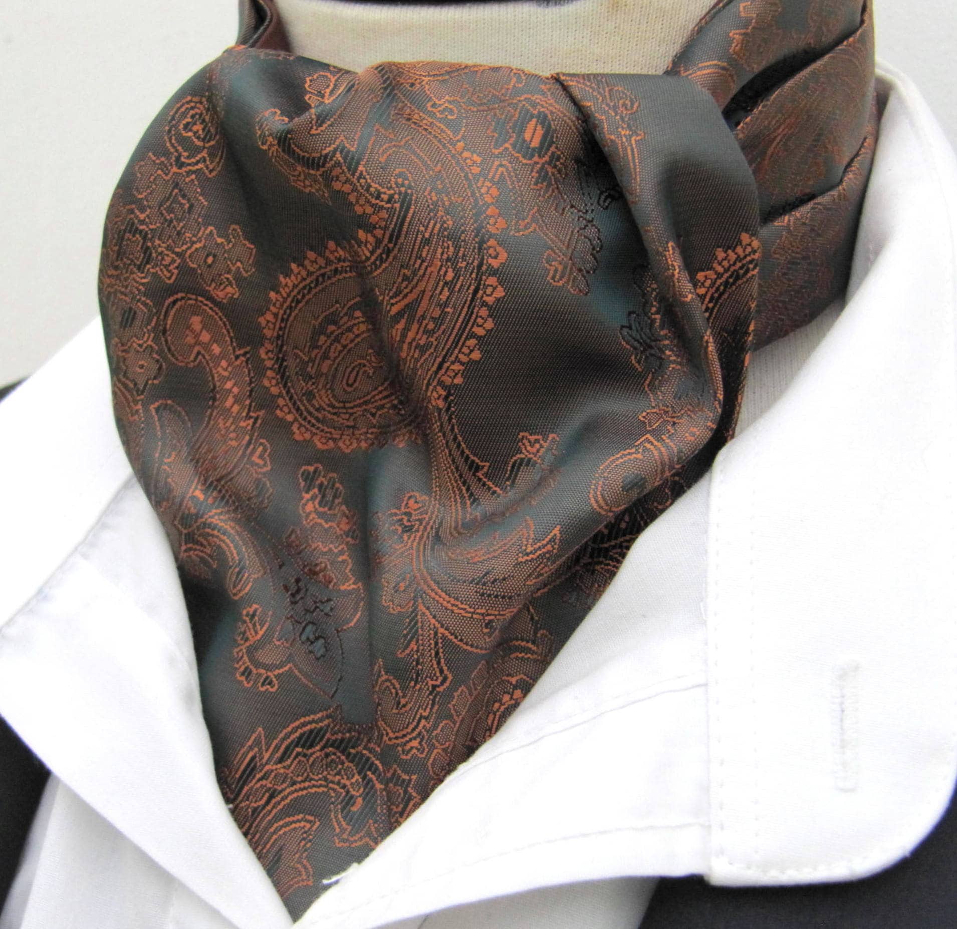 Cravate Ascot à motif cachemire couleur or | En stock! | Tailor Toki