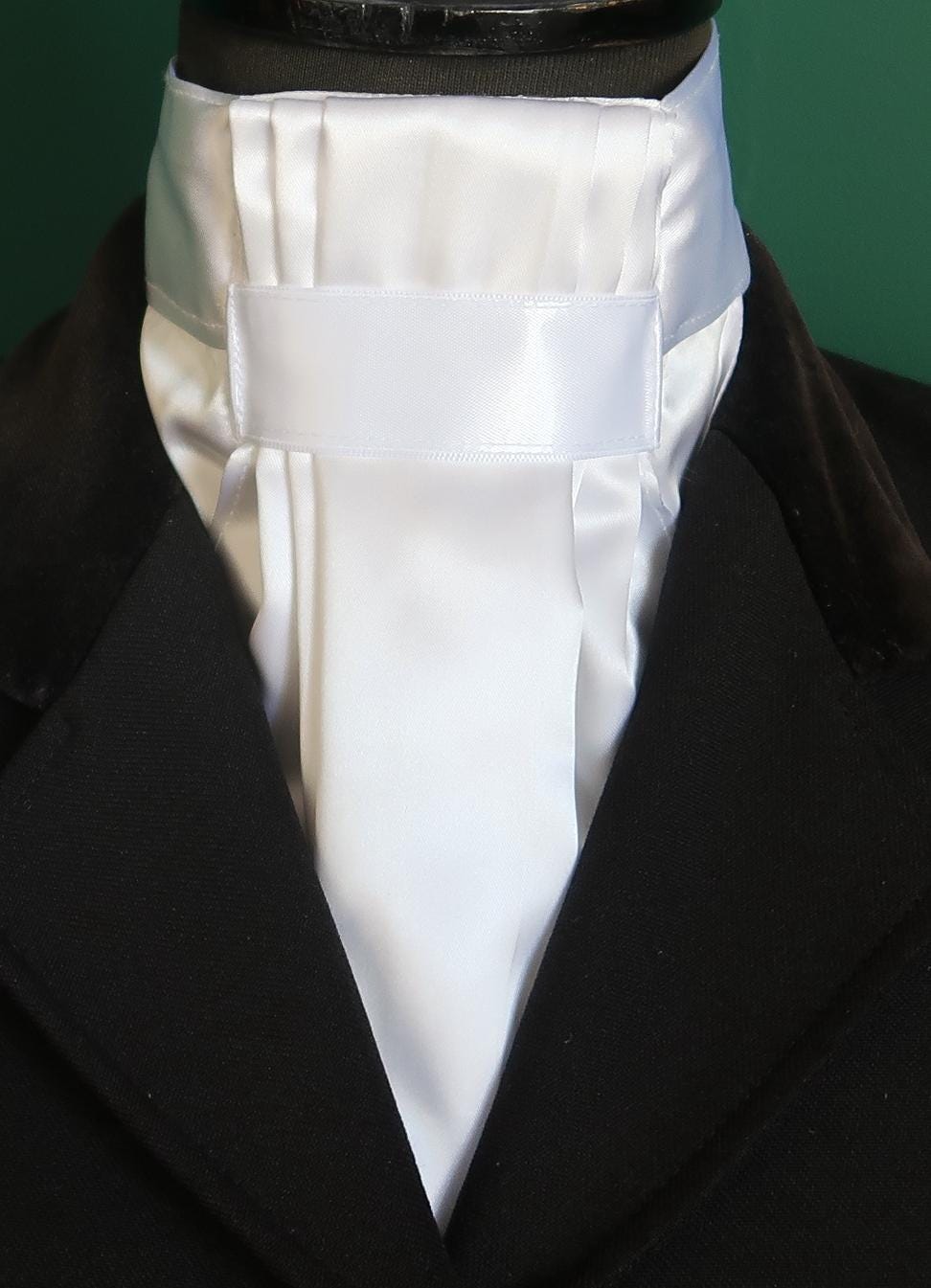 Cravatta da equitazione in finta seta con motivo geometrico a diamante Ready Tied - Italia Cravatta da equitazione in finta seta con motivo geometrico a diamante Ready Tied - Italia