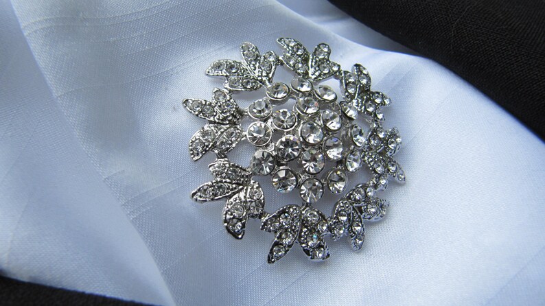 Ready Tied White or Cream Faux Silk RidingHuntingDressage Stock Tie /& Diamante Stock Pin