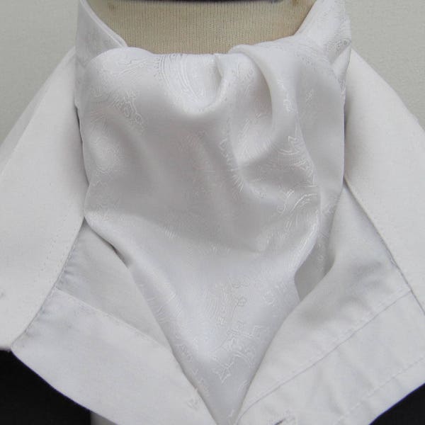 Mens Pure White Paisley Satin Ascot Cravat en Matching Pocket Square