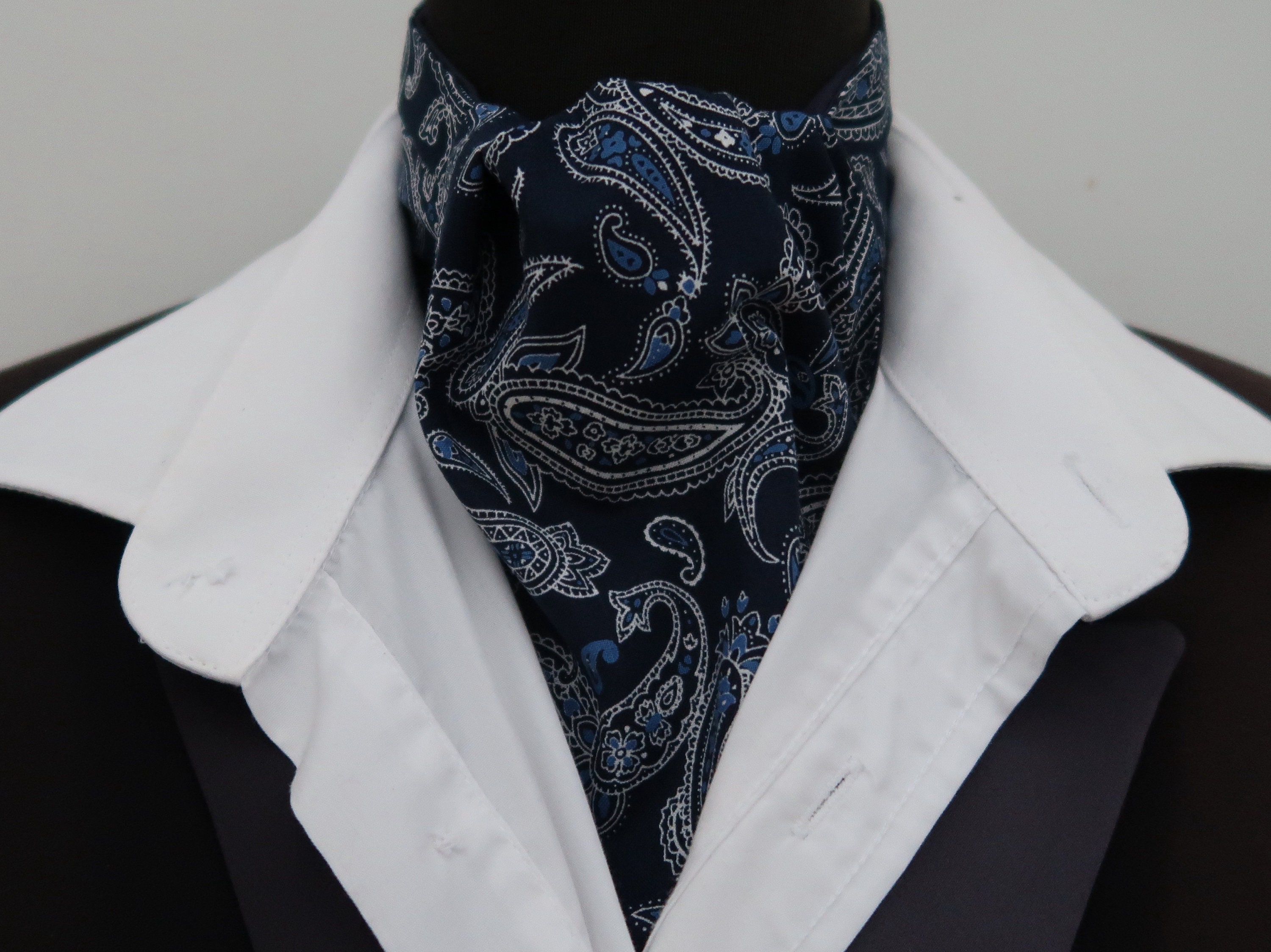 Cravatta da uomo in cotone Ascot Pasiley blu navy e bianco / fazzoletto da taschino