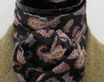Hunt Tie Ready Tied Ivory & Olive Green Swirl Cotton Riding Stock & Scrunchie 