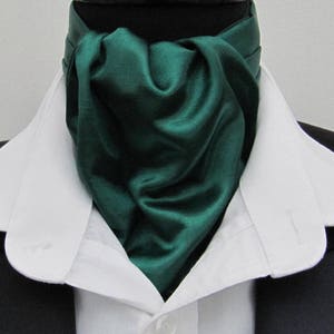 Mens Plain Racing Green Satin Dupion Ascot Cravat & Pocket Square