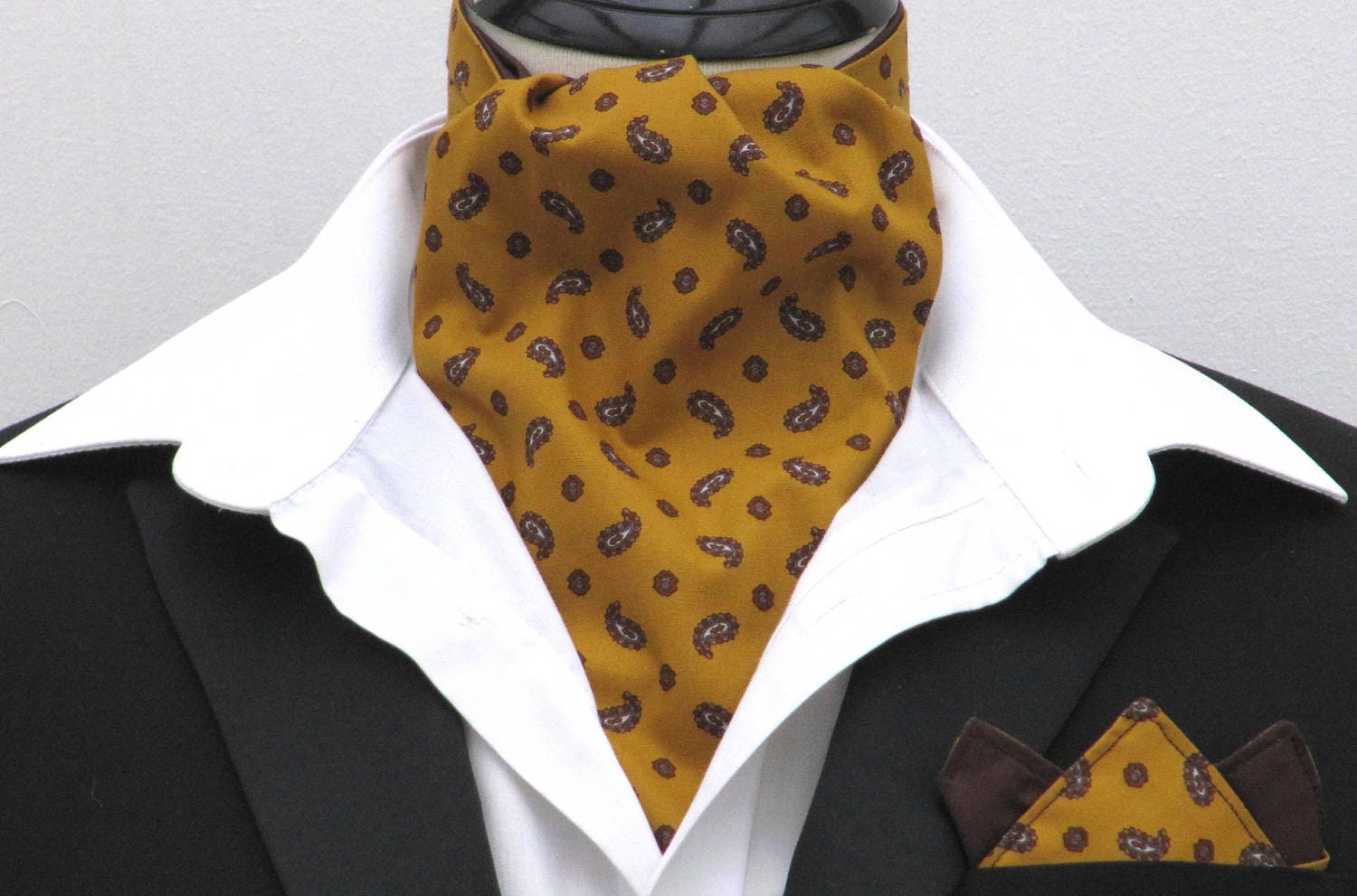 Foulard Ascot Homme En Soie Italienne - Motif Cachemire Jaune Et Gris - Neuf Avec étiquettes