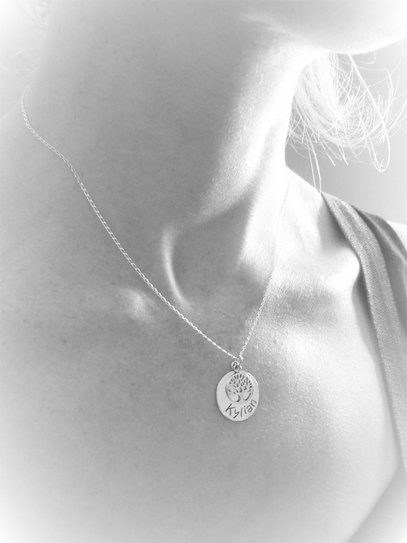 Collier personnalisé prénom argent massif médaille porte bonheur cadeau personnalisé, cadeau baptème image 3