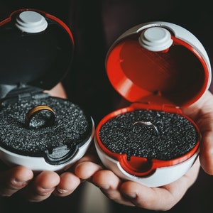 Boîte et support pour bagues Pokeball