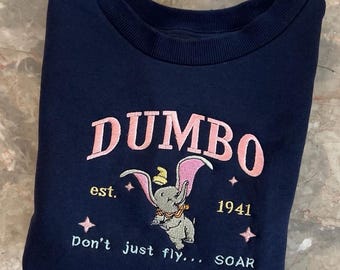 Disneyland Dumbo broderad t-shirt, Disney Dumbo elefantbroderad t-shirt, Disney semesterhoodie, Disney Dumbo-älskare present