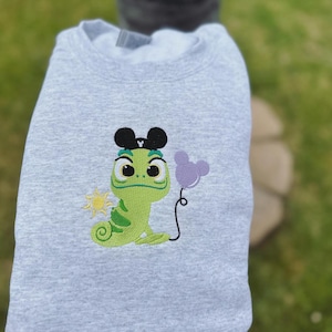 Camiseta bordada con gorro de Mickey de Pascal, sudadera con bordado de Enredados de Disney, sudadera con capucha de Disney World, camiseta de Rapunzel