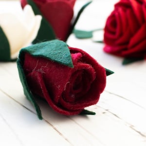 Roses Felt Flower PATTERN Template With Photo Tutorial No sew Felt Roses Felt Flower PATTERN Template With Photo Tutorial No sew Felt