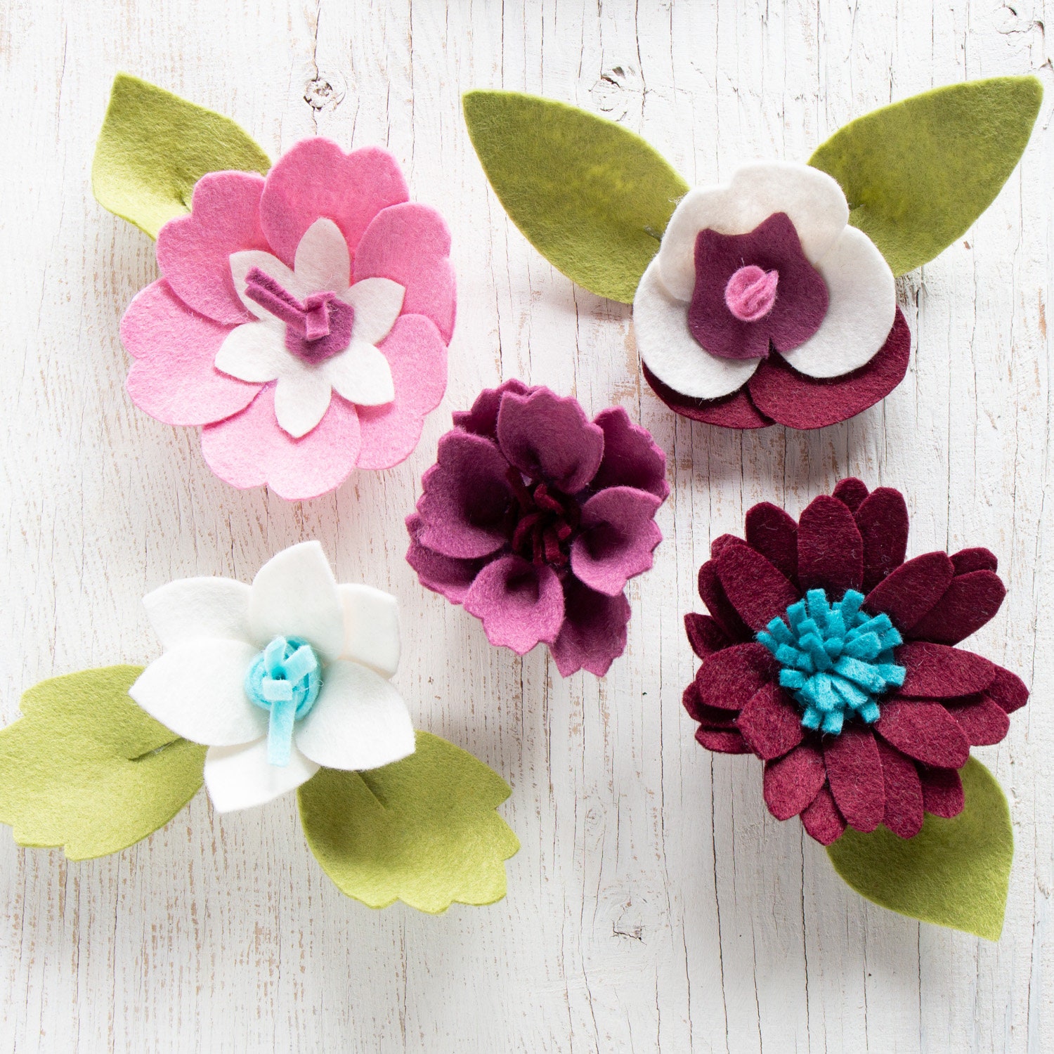 Cricut Crafts with BettesMakes: How to Make a Felt Flower Card with Ease 