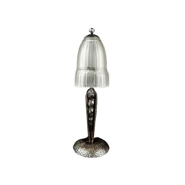 MULLER Freres stylish hammered steel Art Deco lamp, graceful shape and design, nice workmanship, vintage original France 1930s