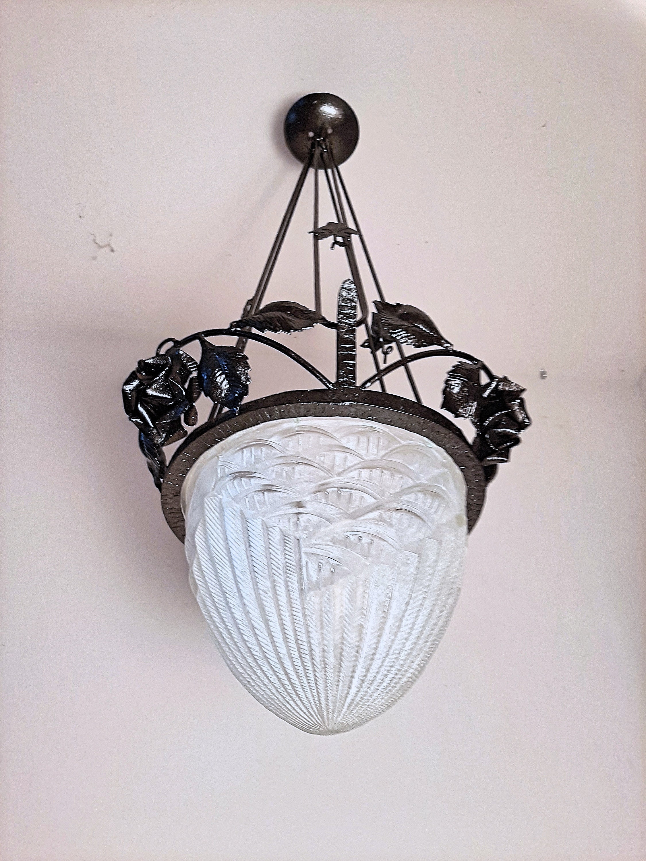 Schneider France Lustre Pendentif Art Déco Superbe Luminaire Élégant en Verre Pressé Français Vers 1