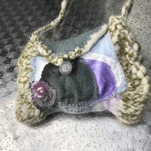 Tasche, Unikat handgemacht, boho, weiß lila, THE PRESENT MOMENT, upcycling, woolen art, unique art, Geschenke Frauen, folk art, nachhaltig