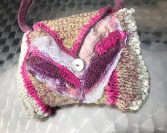 Sac, unique fait main, blanc rose, boho, upcycling, HEARTFELT, cadeaux femmes, durable, art populaire, coeur, romantique, printemps