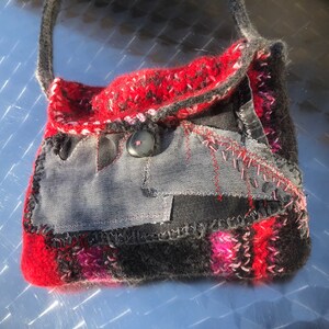 Tasche, Unikat handgemacht, boho, rot grau, FLATTENING, Filz, woolen art, abstrakt, upcycling, retro, Geschenke Frauen, Frühling, Urlaub