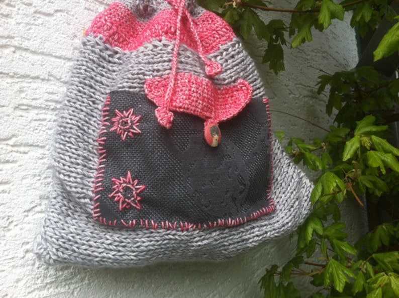 BORSA, unico fatto a mano, boho, grigio rosso, CATERINA NEL '62, arte unica, upcycling, sostenibile, primavera, arte popolare, corallo, anni sessanta, borsa immagine 2