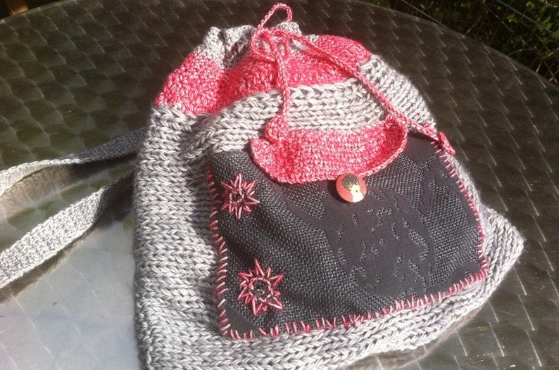 BORSA, unico fatto a mano, boho, grigio rosso, CATERINA NEL '62, arte unica, upcycling, sostenibile, primavera, arte popolare, corallo, anni sessanta, borsa immagine 3