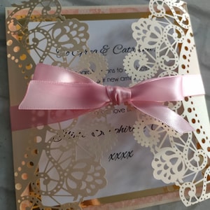 nouvelle carte de félicitations de bébé | À l'occasion de la naissance de votre fille | Carte personnalisée de luxe en or rose découpée au laser