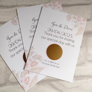 Mariage Gagnez un verre | cadeau pour carte à gratter floral rose herbe de la pampa | Jetons de mariage personnalisés | Cartes-cadeaux de fête