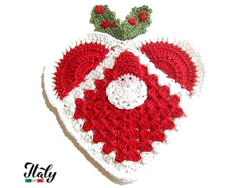 Presina rossa con Babbo Natale a forma di cuore all'uncinetto in cotone 17x19.5 cm per decorare la cucina - Made in Italy