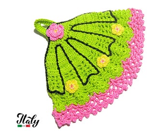 Presina ventaglio all'uncinetto verde e rosa con fiori gialli in cotone 17x14.5 cm per decorare la cucina - Made in Italy