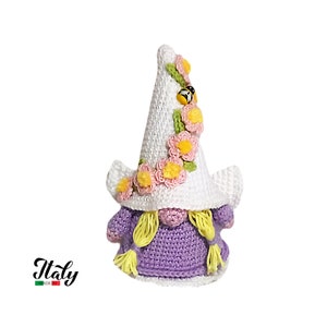 Amigurumi gehäkelter Engel Wichtel in Lila mit Blumen in Baumwolle 10 x 15 cm Spielzeug für Kinder 8MG - Made in Italy