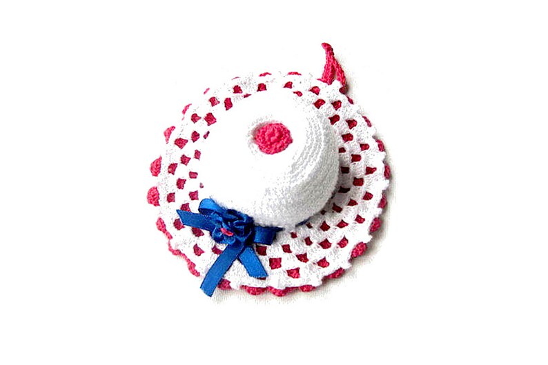 White and Hot Pink crochet hat pincushion in cotton 4.3 inc (11 cm) for Sewing Lovers - Made in Italy