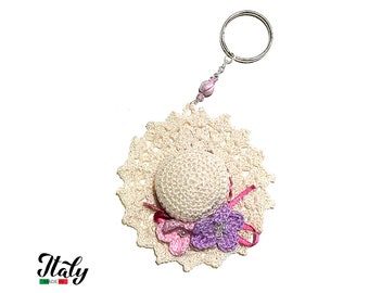 Porte-clés chapeau beige au crochet en coton avec perles 8 cm (3.1 inc) - Fabriqué en Italie