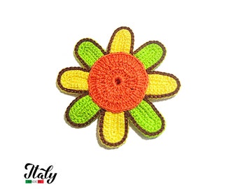 Fleur au crochet orange, jaune, vert acide et marron en coton 9,5 cm pour applications - Fabriquée en Italie