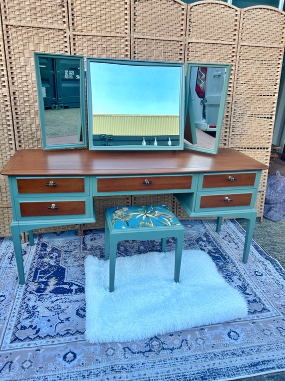 rare editions green dress Richmond Ridged Vanity Table, Matte Sage Green - daals main image 1