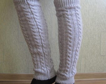 Handgestrickte Beinstulpen aus natürlicher Merinowolle für Damen – warm und komfortabel für aktive Freizeit und Sport in der Kälte; mit wohltuender Wirkung.