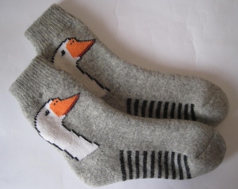 Gestrickte Socken aus natürlicher Angorawolle im nordischen Stil – Trend 2025 – Wunderschönes Strickmuster „Gans“ (EU 38–40 / US 8–9) – Weich, warm und sehr bequem