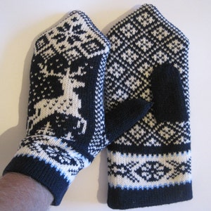 Men's Double knitting mittens Nice Scandinavian Classic Natural Estonian wool yarn with Knit ReinDeer Nice Warm Soft for hands skin