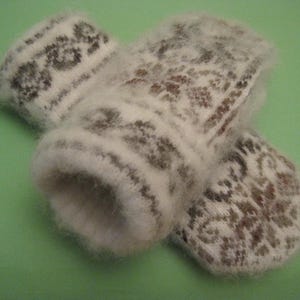 Nordic Thick Very warm soft Nice Mittens Knit and Felt Natural Goat Down wool yarn Traditional Selbu Norway Rose 3 color ornament