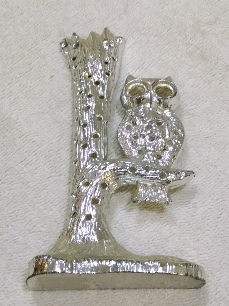 Pretty Silvery Owl In Tree Earing Storage