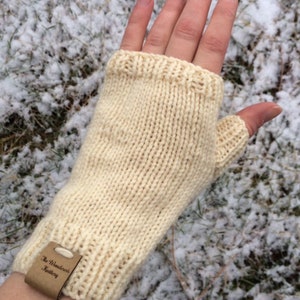 Wrist Warmers, Knit Cream Wool Wrist Warmers/Fingerless Gloves/Fingerless Mittens