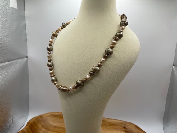 Elegant freshwater cultured pearl necklace - image 3