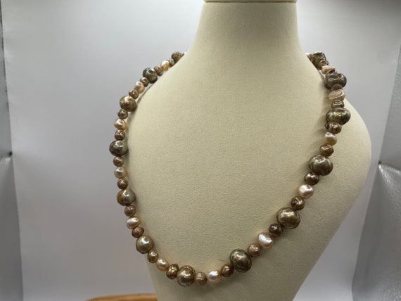 Elegant freshwater cultured pearl necklace - image 2