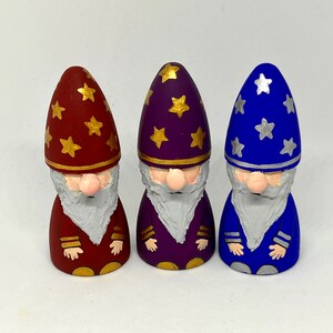 Wizard Gnome 3’&#39; wood with sculpted beard and big nose hand painted