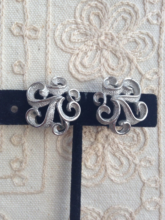 Vintage Trifari Earrings, Silver Clip on Earrings… - image 5