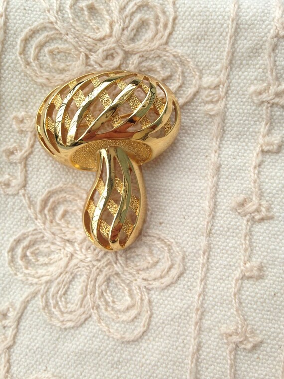 Gold Brooches, Gold Brooch Pin, Trifari Jewelry, G