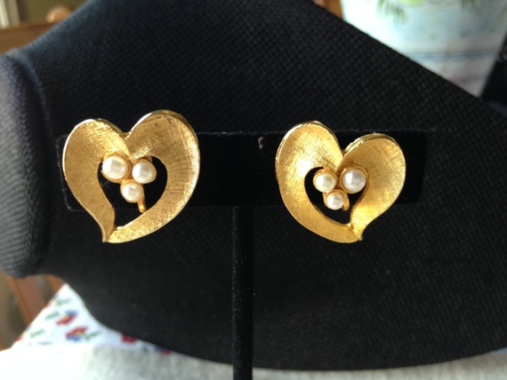 Heart Earrings, Gold and pearl heart earrings, vi… - image 3