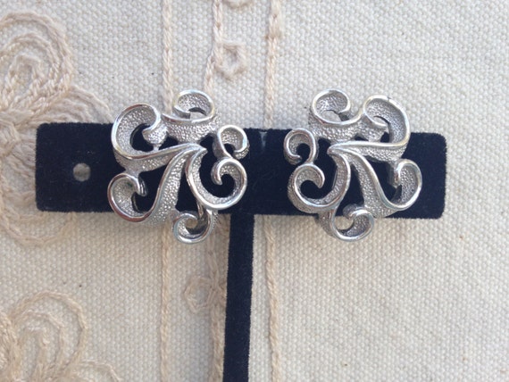 Vintage Trifari Earrings, Silver Clip on Earrings… - image 3