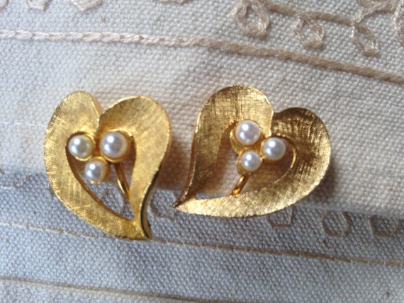 Heart Earrings, Gold and pearl heart earrings, vi… - image 5