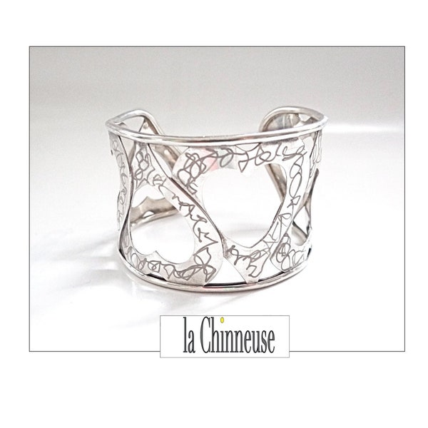 BRACELET MANCHETTE En ARGENT; Large Bracelet Cœurs Ajourés en Argent; Design Moderniste; Années 2000; Pour Elle; Fabrication Française.