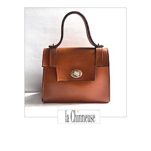 SAC MINIATURE KELLY Style Vintage Années 50 Petit Sac en Simili Cuir Marron Glacé Dans le gout du Chiquito de Jacquemus Collectible. image 1