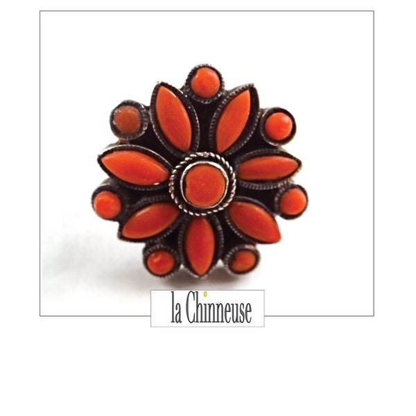 BAGUE MOTIF FLORAL; Bague Argent Massif & Corail; Bague Ethnique; Vintage Années 70; Pour Elle ou Lui; Bijou Vintage en Argent; Handmade.