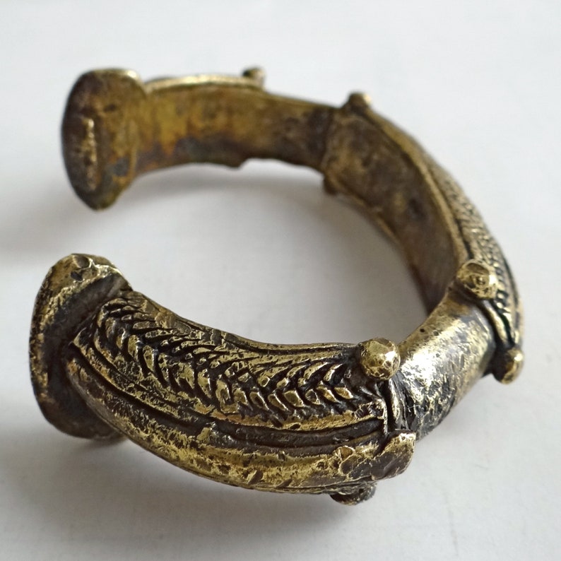 ETHNISCHE MANSCHETTE aus BRONZE Antikes Manschettenarmband Frühes 20. Jahrhundert Stammes-Armband Sammlungsstück. Bild 3